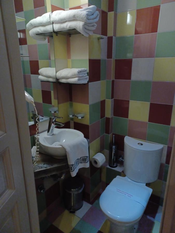 Room "Frog" In A Neoclasical House Kastoria Buitenkant foto