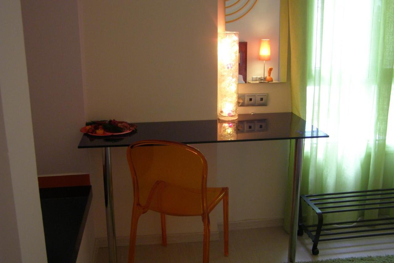 Room "Frog" In A Neoclasical House Kastoria Buitenkant foto